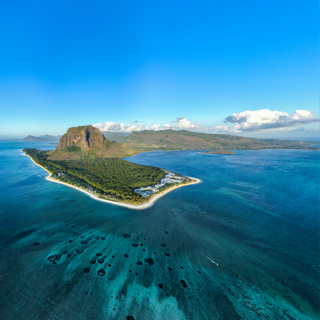 Helicopter Tour Mauritius – Underwater Waterfall & Le Morne